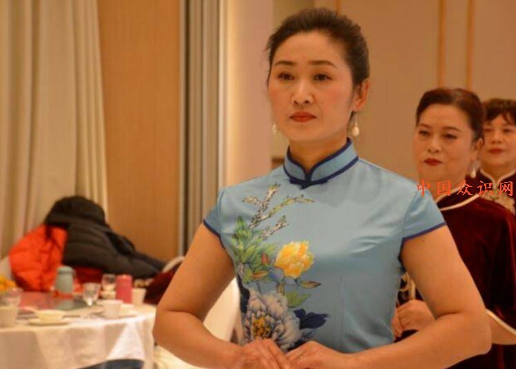 让旗袍承载着时代的发展与文明焕发出新的生机和光彩_南充_四川_中国