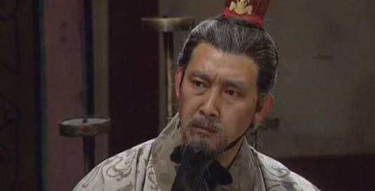 东汉末年霍乱朝纲的董卓,虽然残暴不仁,但其却是个好主子_吕布更_李儒