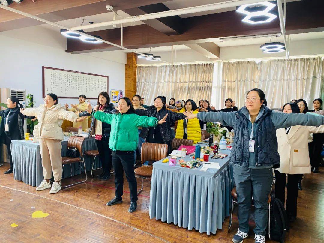 何峰教育2049千人计划第二十四期父母学院圆满结束