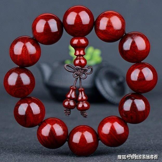 新手第一次玩小叶紫檀手串选哪种材质的最好