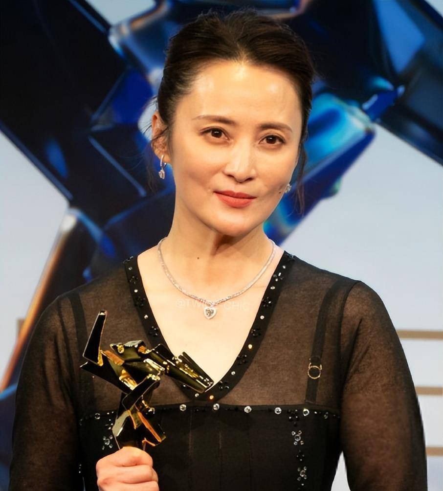 原创香港这一夜蒋勤勤丰满有料被刘嘉玲的脸吓到范冰冰穿的啥