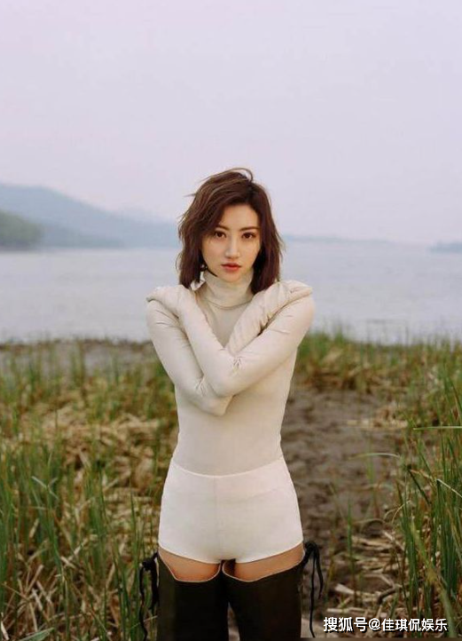 原创分手后的景甜焕然一新以整容式变美穿上无痕衣竟不见一丝赘肉