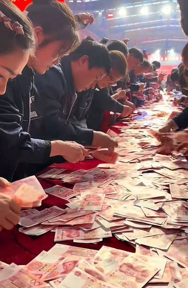 一言不合就发钱!这个河南老板,为什么还没破产?