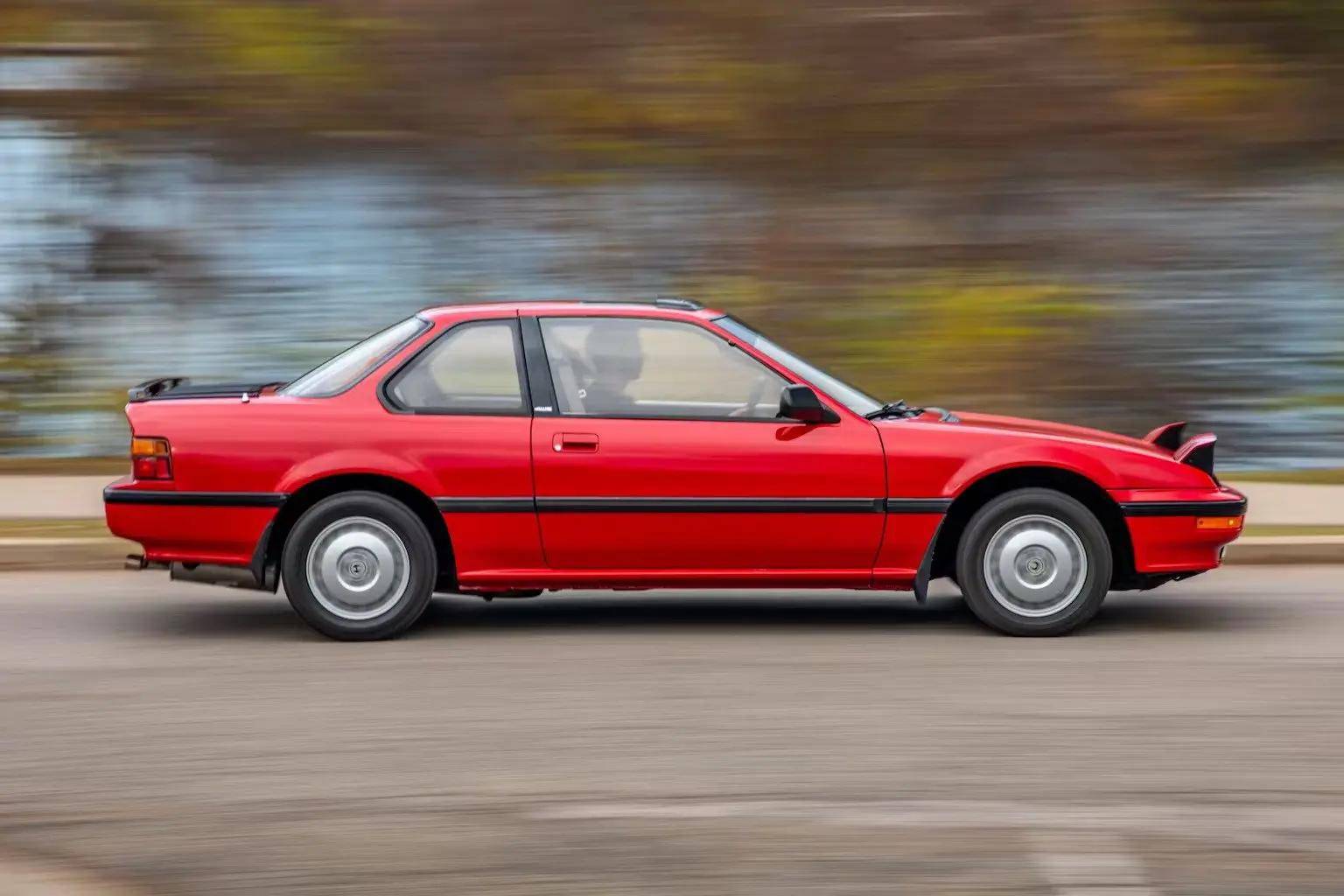 1988年的本田雅阁双门轿跑版,那时它还是个青涩的"小伙子"_搜狐汽车