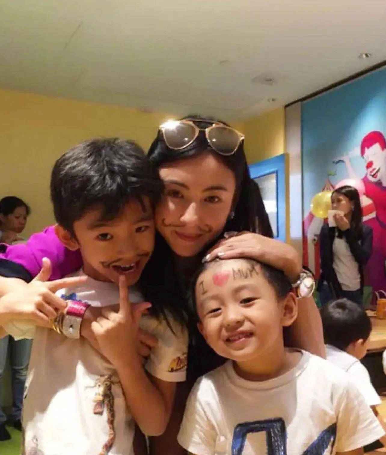 原创张柏芝神隐近三月疑再度生产离婚后没恋爱很爱小孩想生50个