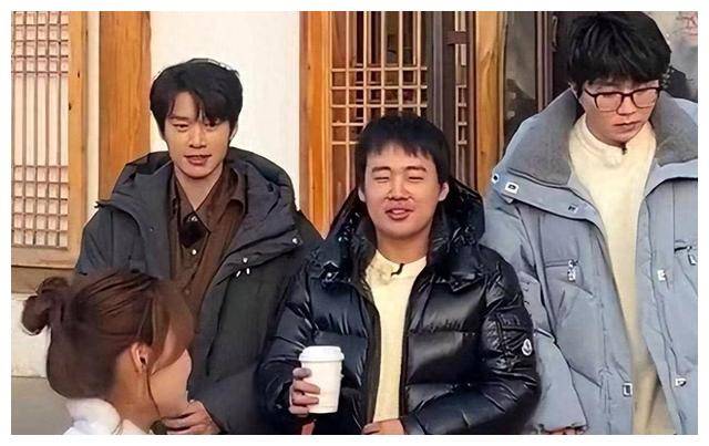 郭麒麟胖了新清醒状态曝光星二代们掩掩面对