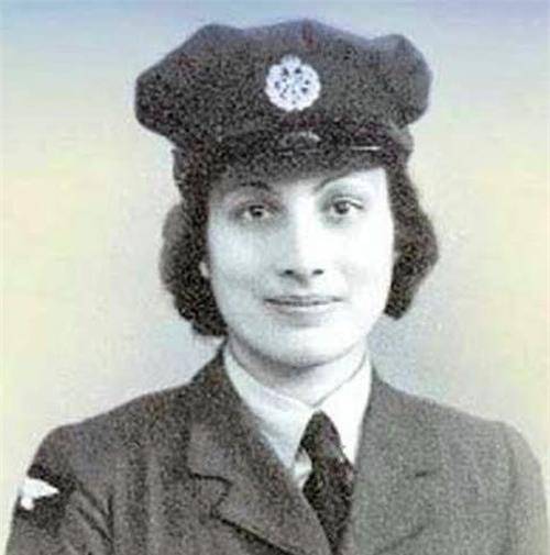 印度公主给英国当间谍,忘了接头暗号,拿着德军驻防图挨个问人_艾娜雅