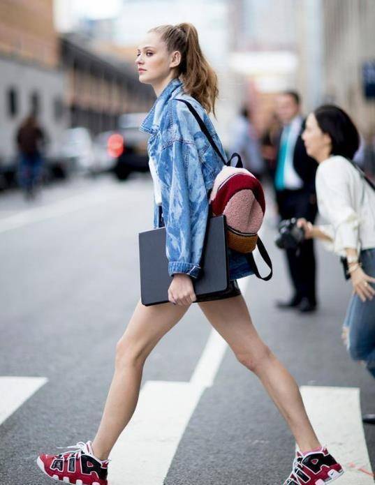top1 牛仔外套加短裙加老爹鞋老爹鞋是这两年刚兴起的一种款式,在设计