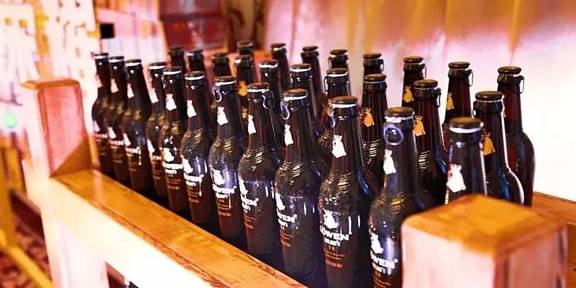 啤酒,植根于大连的品牌讲述黑狮家族的悠久历史大连名嘴万生共同见证