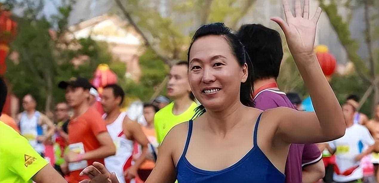 "东方神鹿"王军霞:退役移居国外,3个孩子3个爹,现家庭生赢_生活_人生