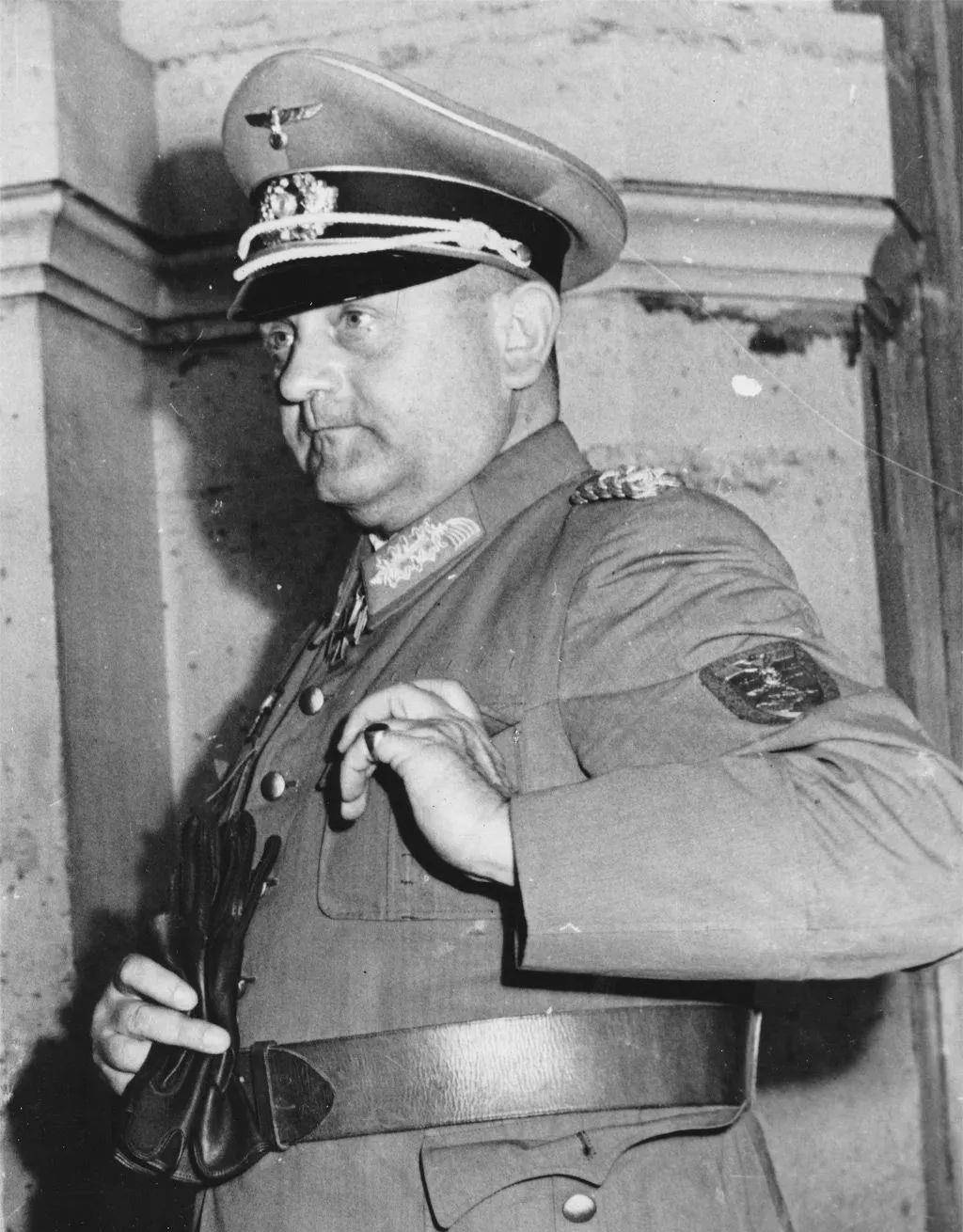 希特勒本想火烧巴黎,罗尔上校是谁,他用什么办法阻止了这场悲剧_德国_