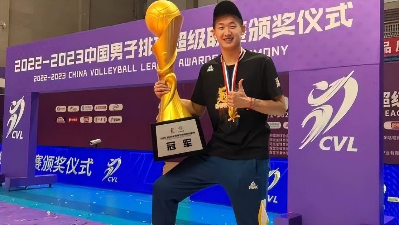 又一女排国手恋情曝光,牵手1米95男排二传 男友是排超冠军_袁灵犀