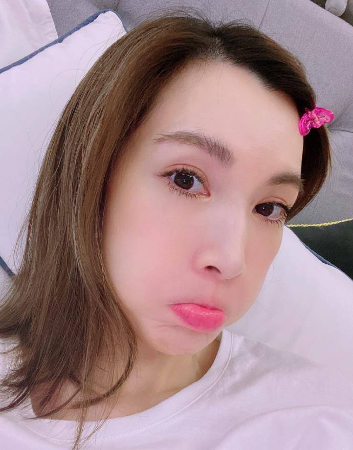 原创林志颖和老婆陈若仪一起学跳舞爸比的腿显得好短