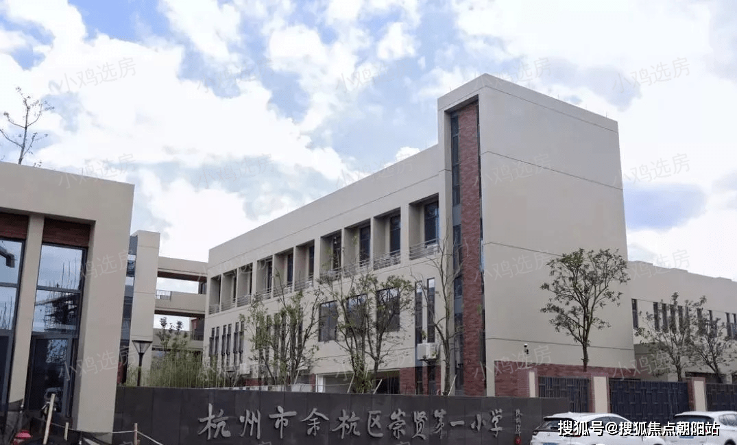 中学:崇贤中学,沾桥中学小学:崇贤小学(2024年5月建成),崇贤一小,崇贤
