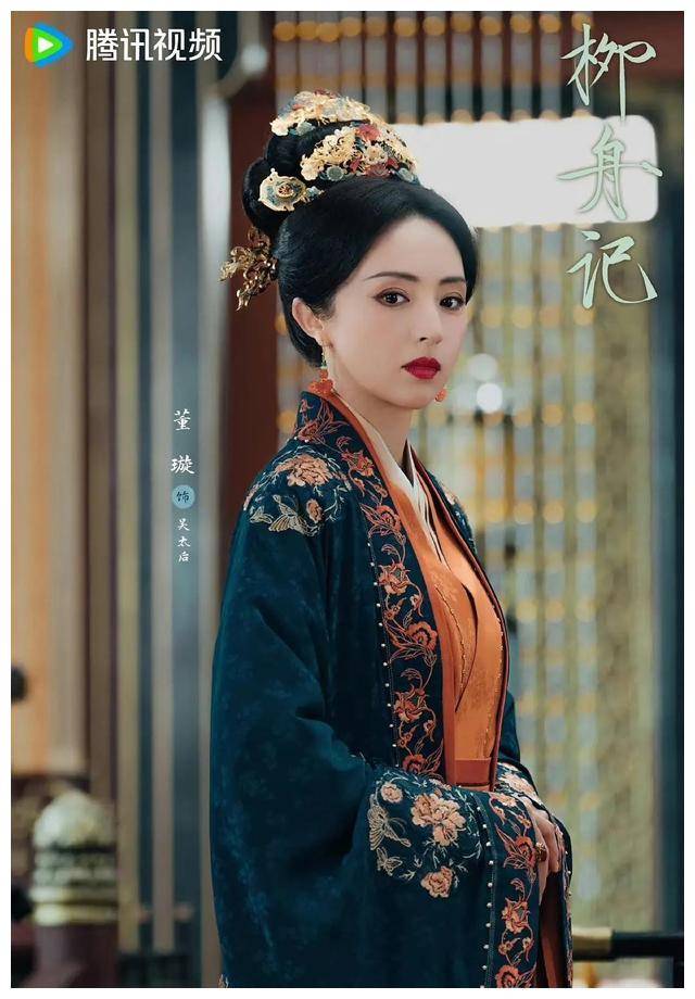 袁雨萱戴着奇特美丽肉感脸庞,屏幕上