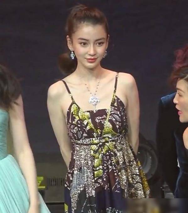 原创杨颖领奖当晚摄影师故意美颜关掉baby颜值暴露真实面貌引争议