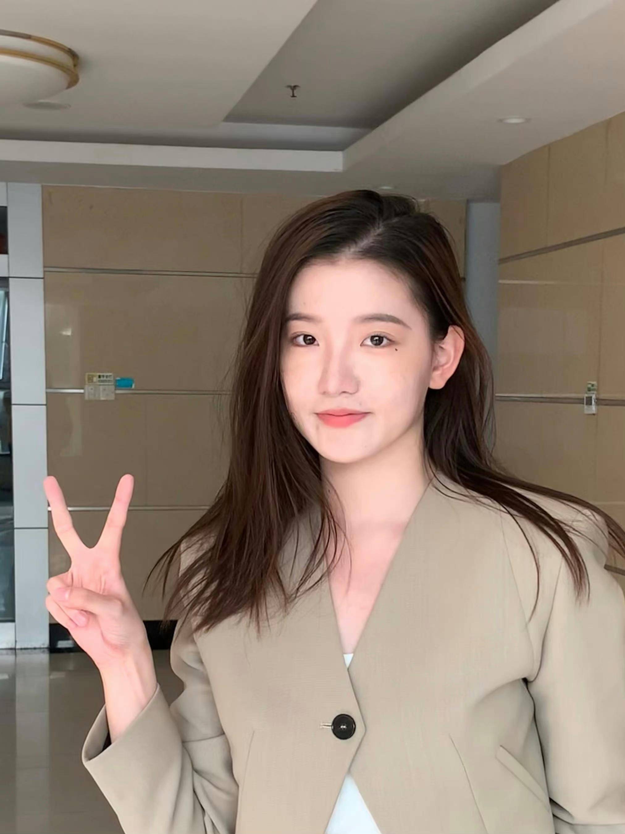 原创孟羽童避谈做博主收入给妈妈刷卡很有成就感曾被董明珠痛批