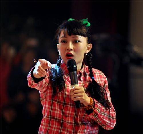 赵本山觉得蒋依杉放不开,像《乡村爱情》这样的作品是拙稚,淳朴的