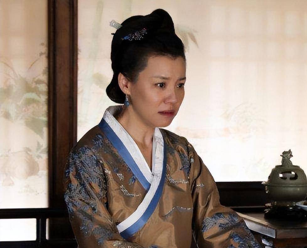 谢润 饰 吴芳芳芳芳是一个善良单纯的女孩子,为了给陶妮的妈妈做手术