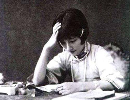 活在宠溺中的陆小曼,零食不离口,堕胎抽大烟,未到中年牙齿烂光_徐志摩