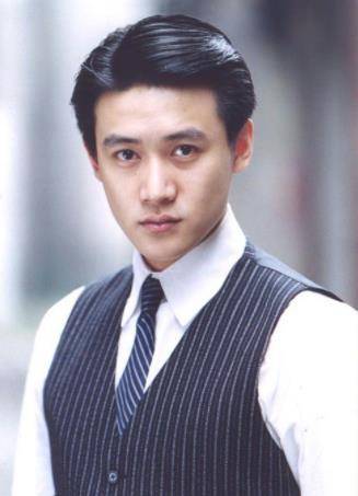 还有一位演员,三次拒琼瑶,先是永琪,何书桓,萧剑_陆毅_偶像_黄晓明