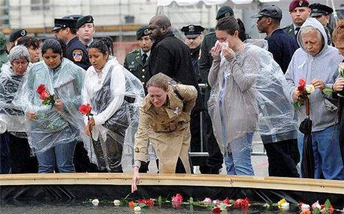 原创美国911劫机事件中唯一向地面发出警告的华裔空姐现如今怎样