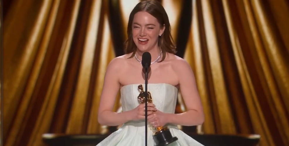 被批过于裸露石头姐获奥斯卡最佳女主角作情欲戏大胆引起争议