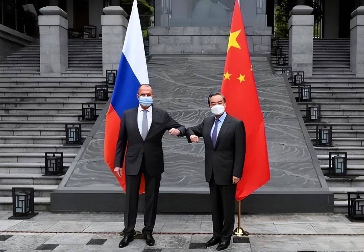 美挑拨中俄关系,结果弄巧成拙!两国是否会结盟?王毅在华交底_美国_拜