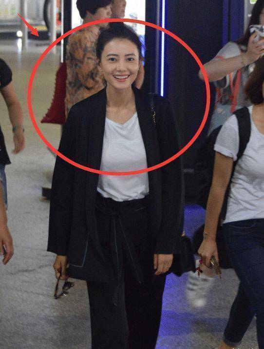 原创高圆圆线下参加活动近距离看到真实颜值这是路人吗