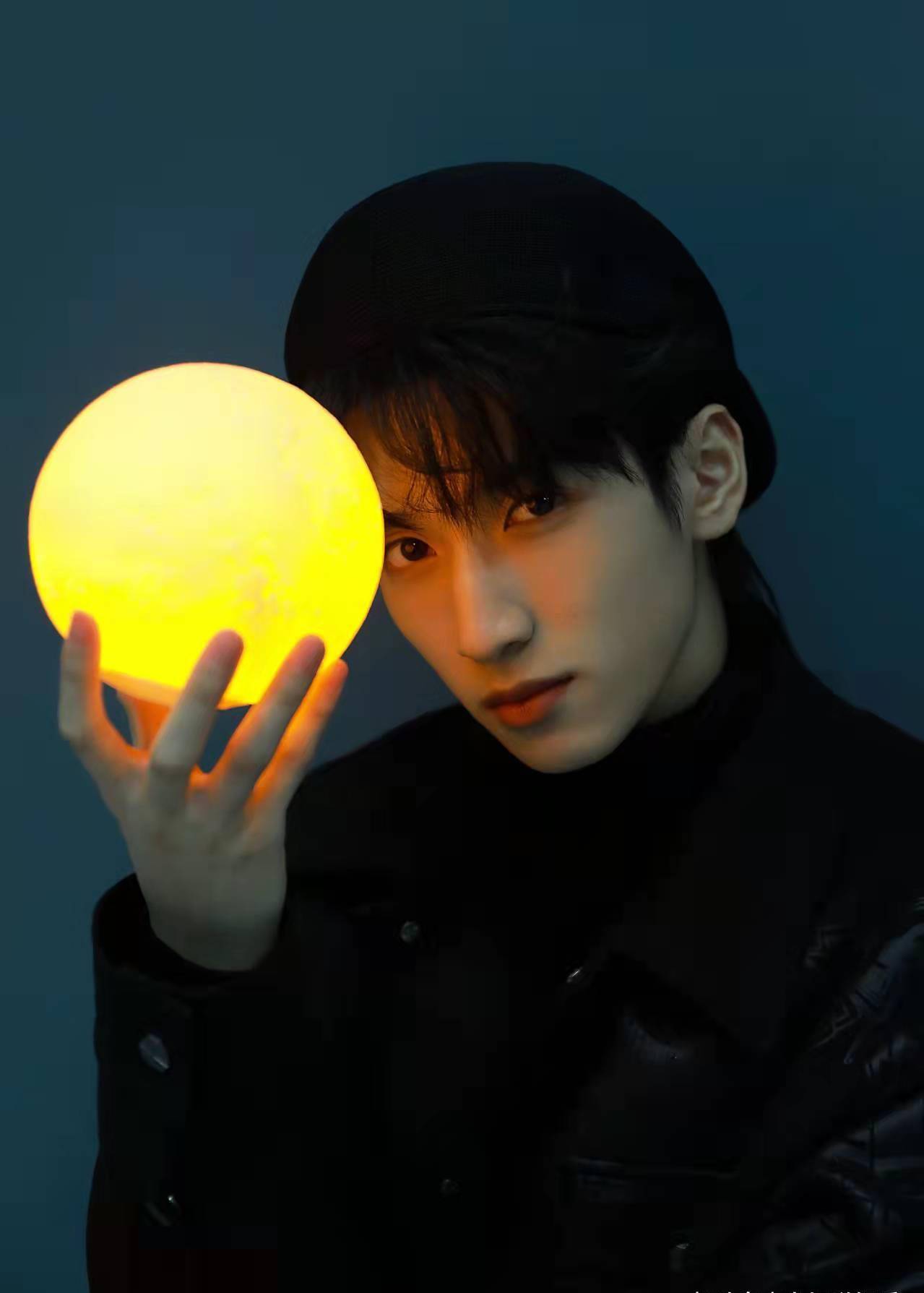 原创爱豆模范严浩翔共推出四首个人单曲每一首歌都是他的态度