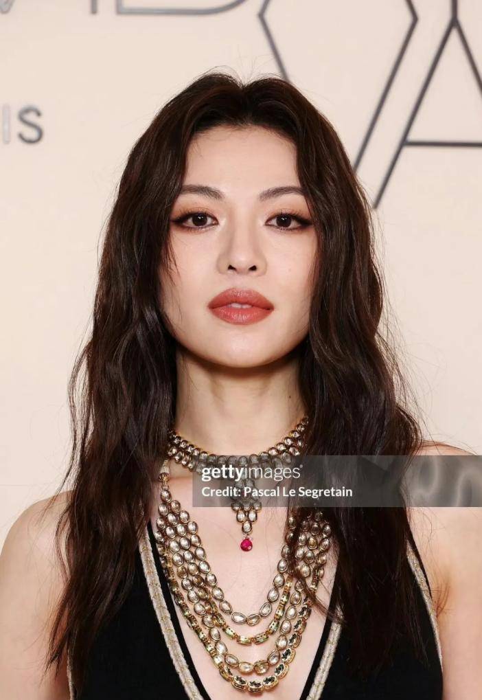 原创巴黎时装周怼脸生图明星纷纷出糗没了滤镜年龄感就出来了