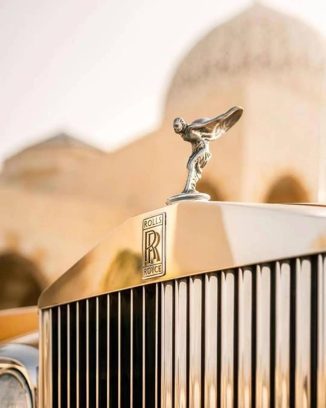 一部金色的劳斯莱斯corniche敞篷车 值得欣赏_搜狐汽车_搜狐网