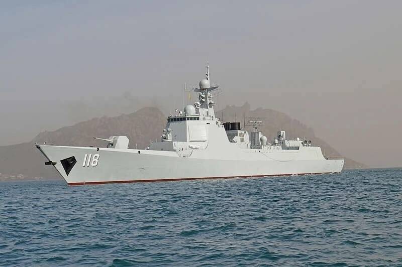 3万吨的"奶妈"903a型东平湖舰.