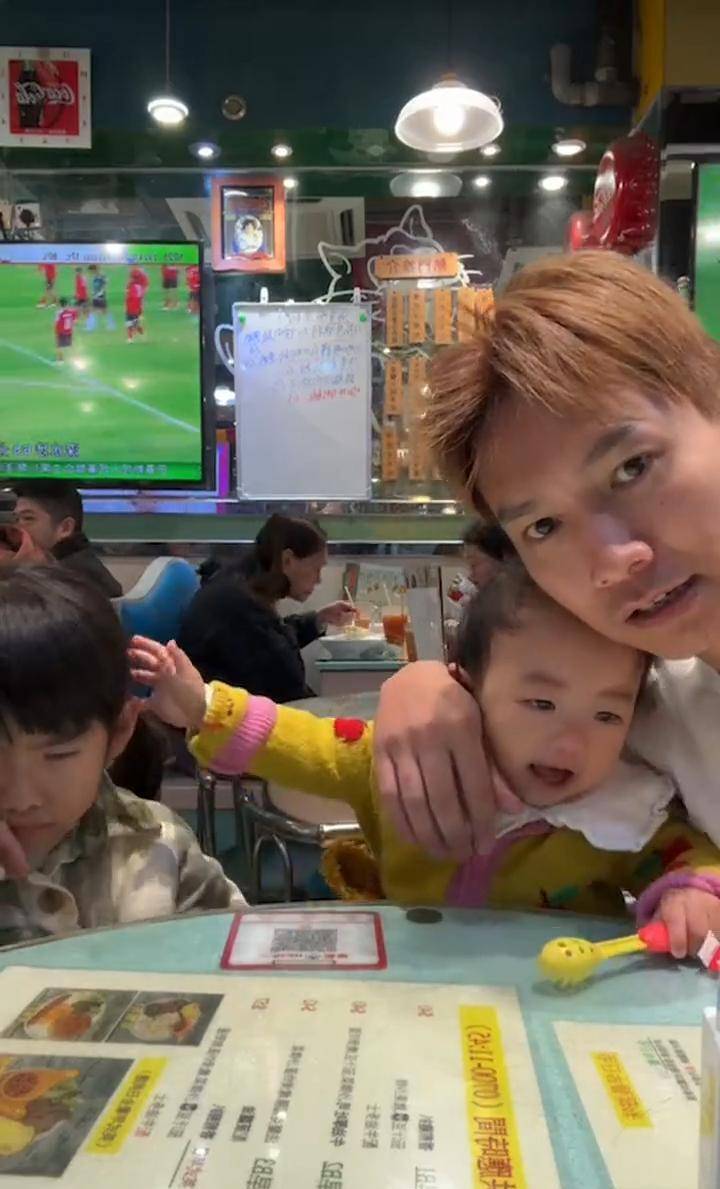 香港男歌手当众对妻子开火模特妻子零彩礼倒贴结婚曾两度流产