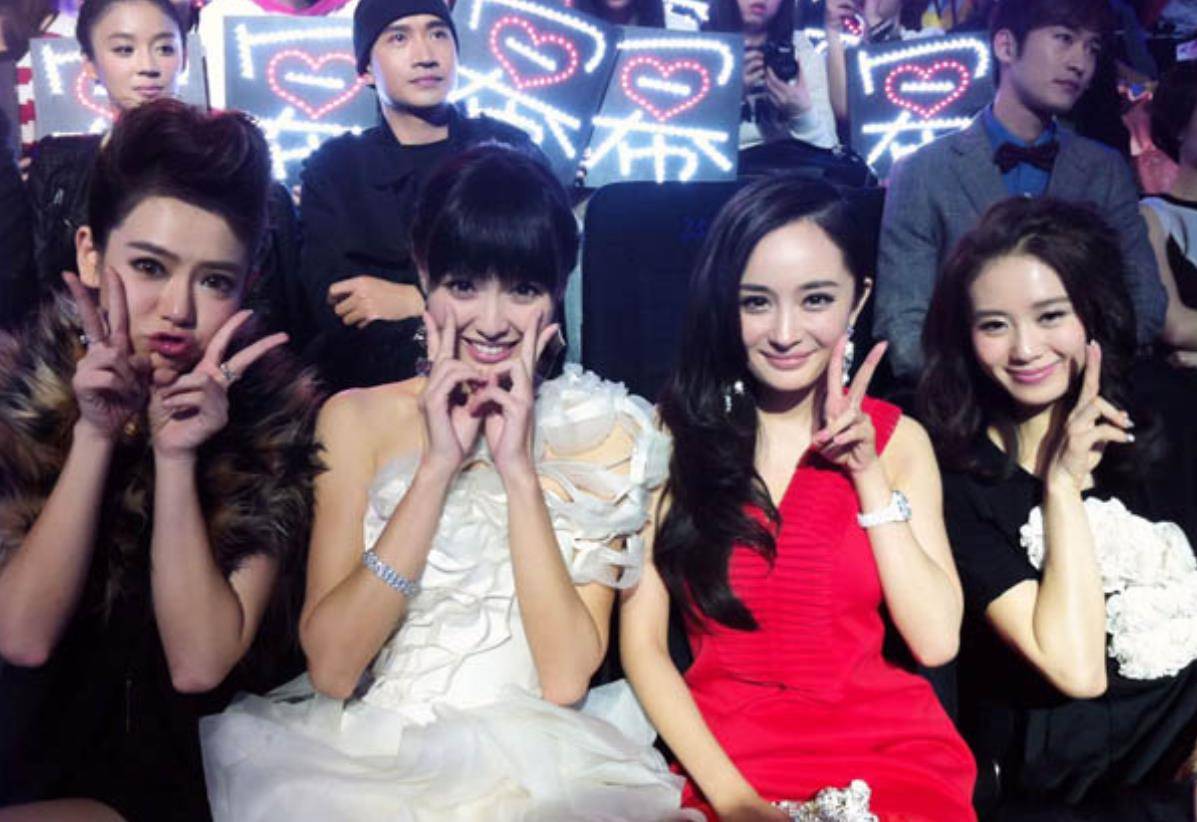 "傻白甜"唐嫣:被邱泽分手3年,与杨幂形同陌路,成名史艰难_王晶_霍建华