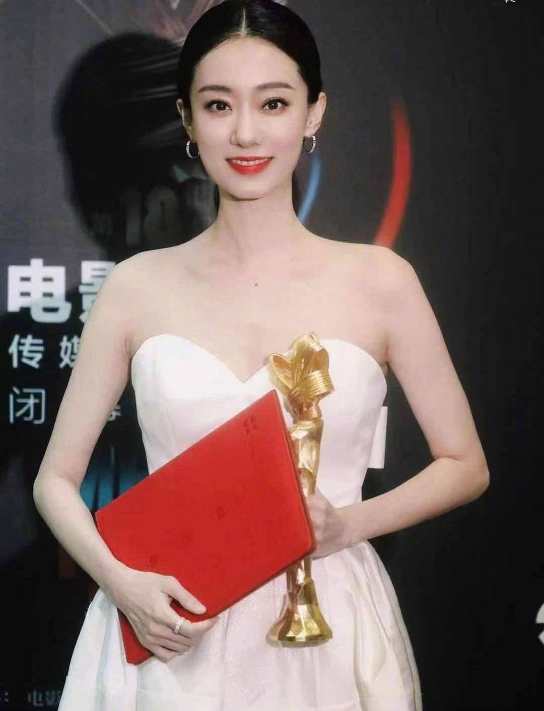 原创金鸡影后张小斐被袁姗姗调侃打呼噜尖叫之夜被众星孤立