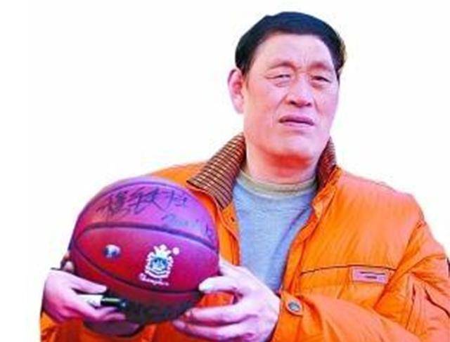 原创穆铁柱16岁高2米遭省篮球队退货得余邦基指点终成巨星