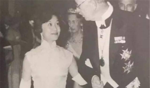 原创杨振宁我称呼翁帆父母翁先生翁太太一家人一起住一起旅游