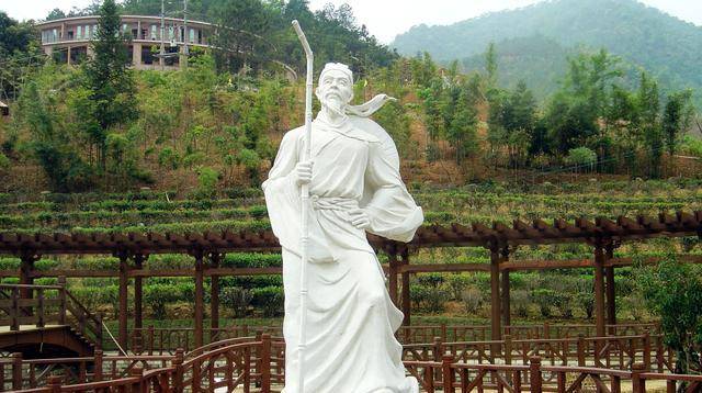 原创江西洪门水库改造闸门水位降低发现一佛像专家可能有古镇