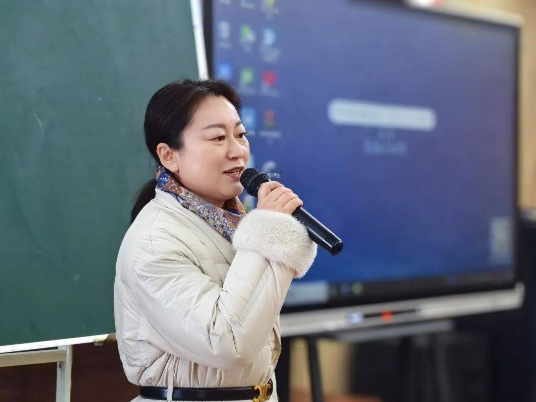 包头市友谊大街二十五小举行国培计划优质课观摩与研讨活动