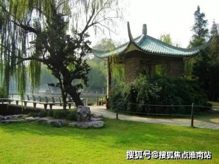 梅园上海大厦位于北苏州路20号.