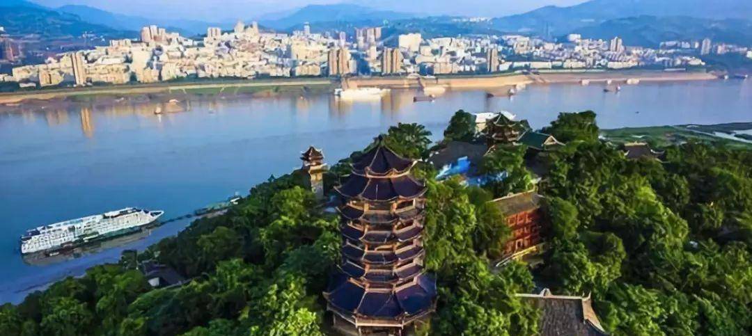 去年的《中华诗词大会》是在重庆奉节县拉开帷幕的,这也让"诗城"奉节