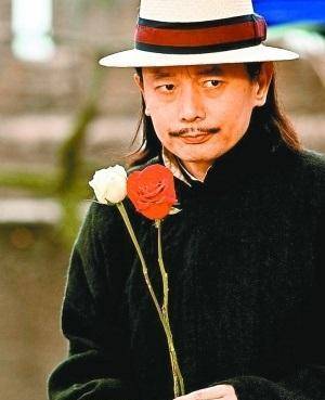 1957年,葛优出生在一个老北京家庭,他的父亲葛存壮也是一名老戏骨,饰