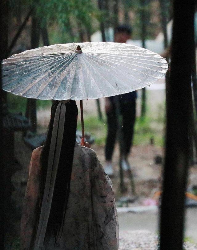 原创皓衣行路透帅翻罗云熙拿油纸伞仙气十足陈飞宇太有少年感