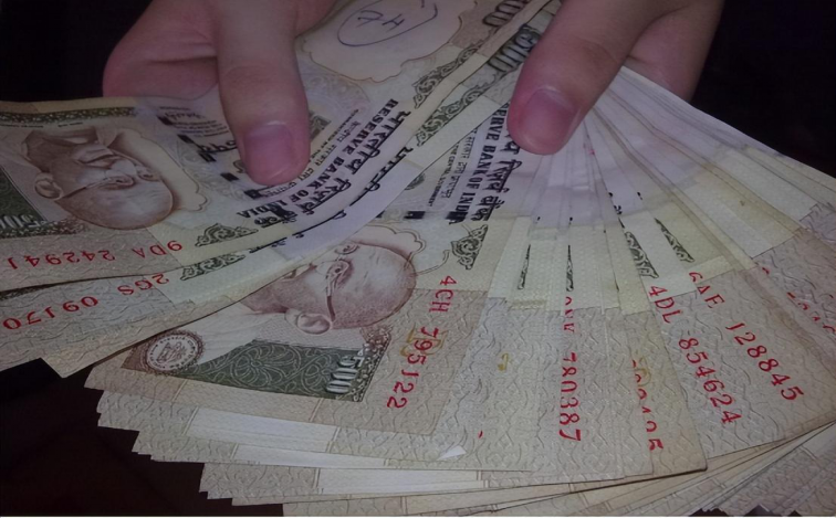 毕竟卢比作为一种新兴货币,它在国际市场上并未受到人们的广泛认同和