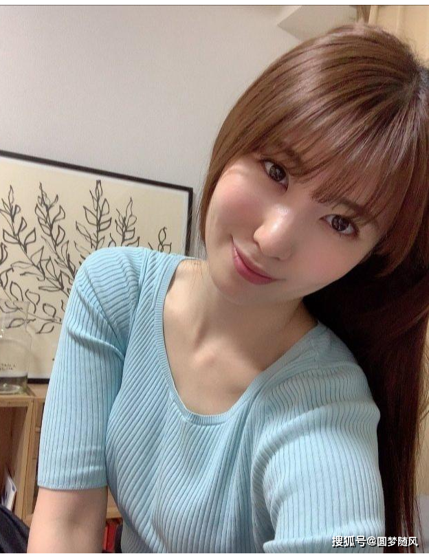 日本新生代美少女偶像山岸逢花颜值身材火辣与甜美并存