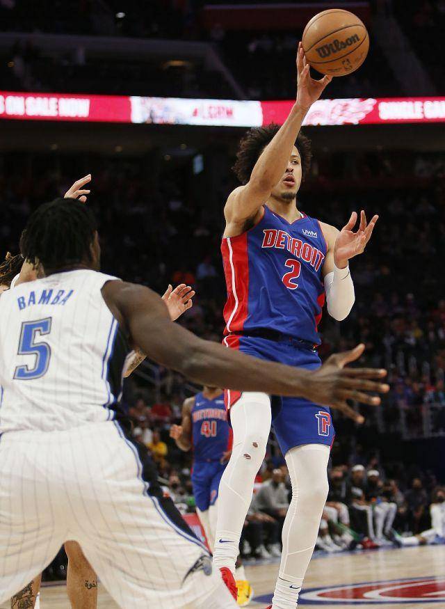 猛龙队缺兵少将且处于客场之旅,活塞队能冲击2连胜?_上场比赛_状态_球