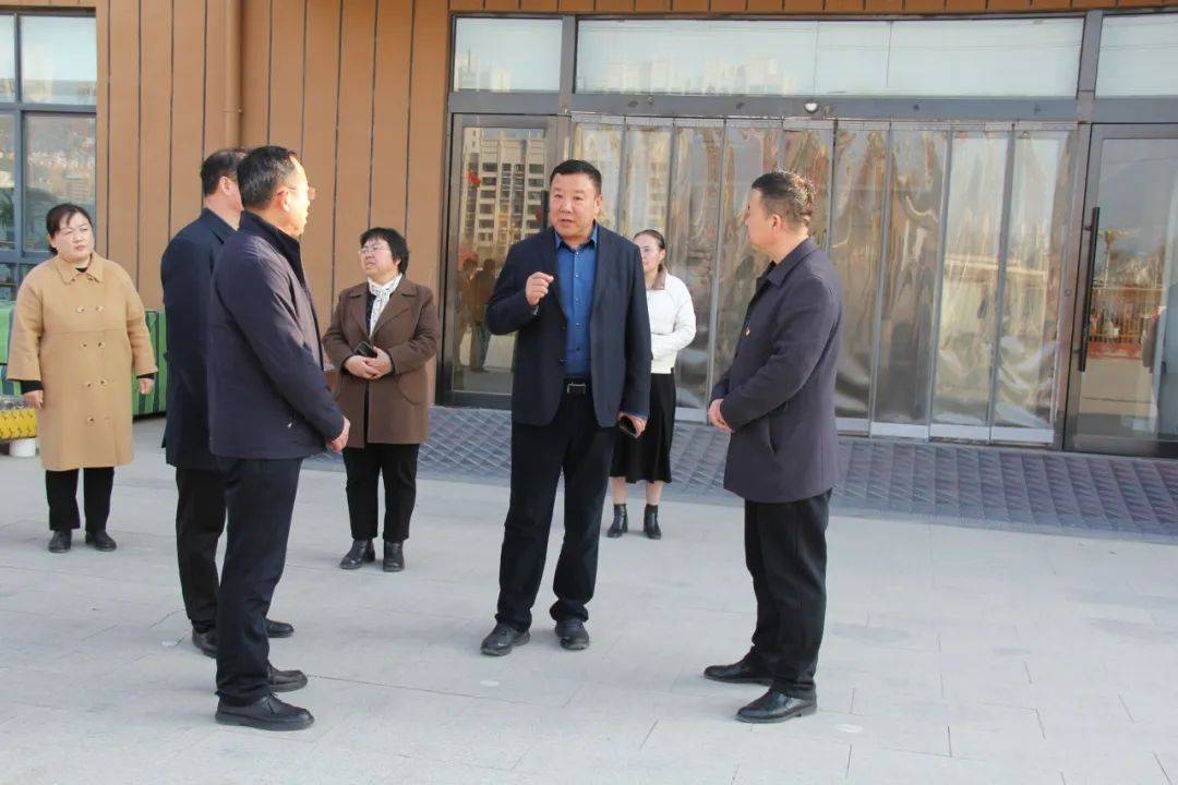 濮阳市教育局党组书记,局长冯勇莅临南乐县学前教育中心调研工作