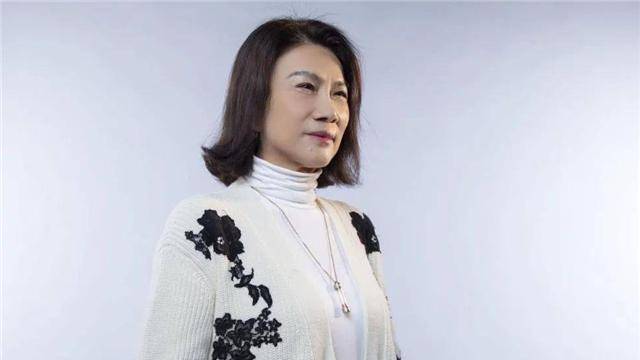 原创格力铁娘子董明珠20年不与亲哥来往拒绝和90岁母亲同住