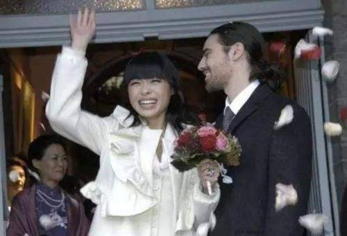 原创广东女孩嫁给比利时王子26岁成首位中国王妃如今他们过得怎样